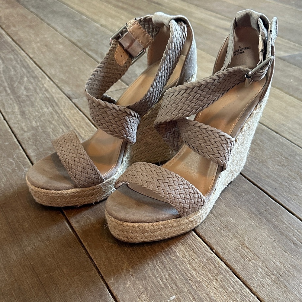 New Charlotte Russe Wedge heels women’s size 8